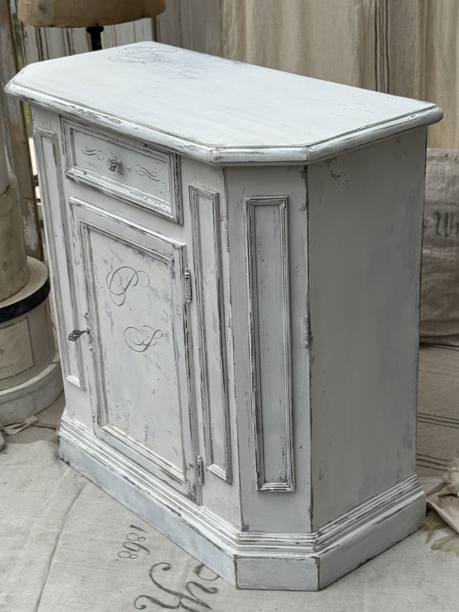 Alter Beistellschrank Shabby-pur