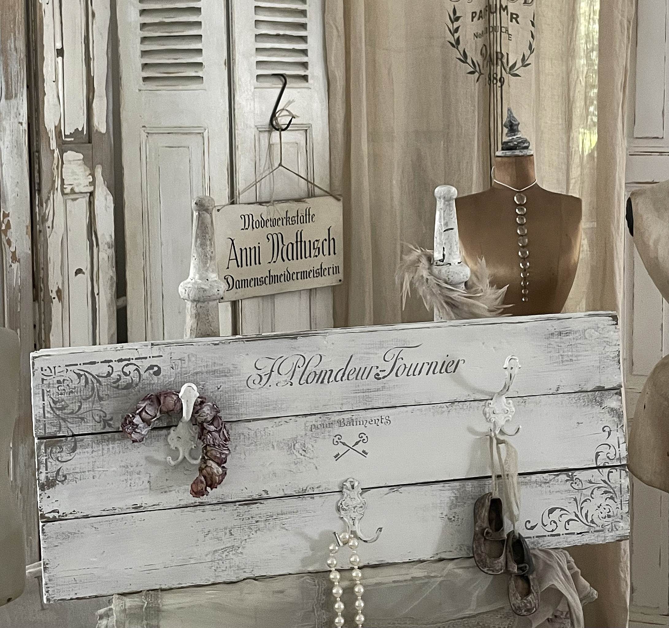 Individuelle Shabby Hänge-Garderobe mit viel Charme***