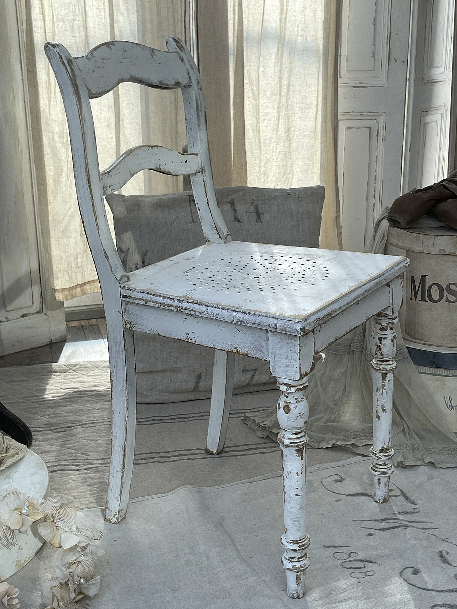 Antiker Stuhl Shabby-pur***