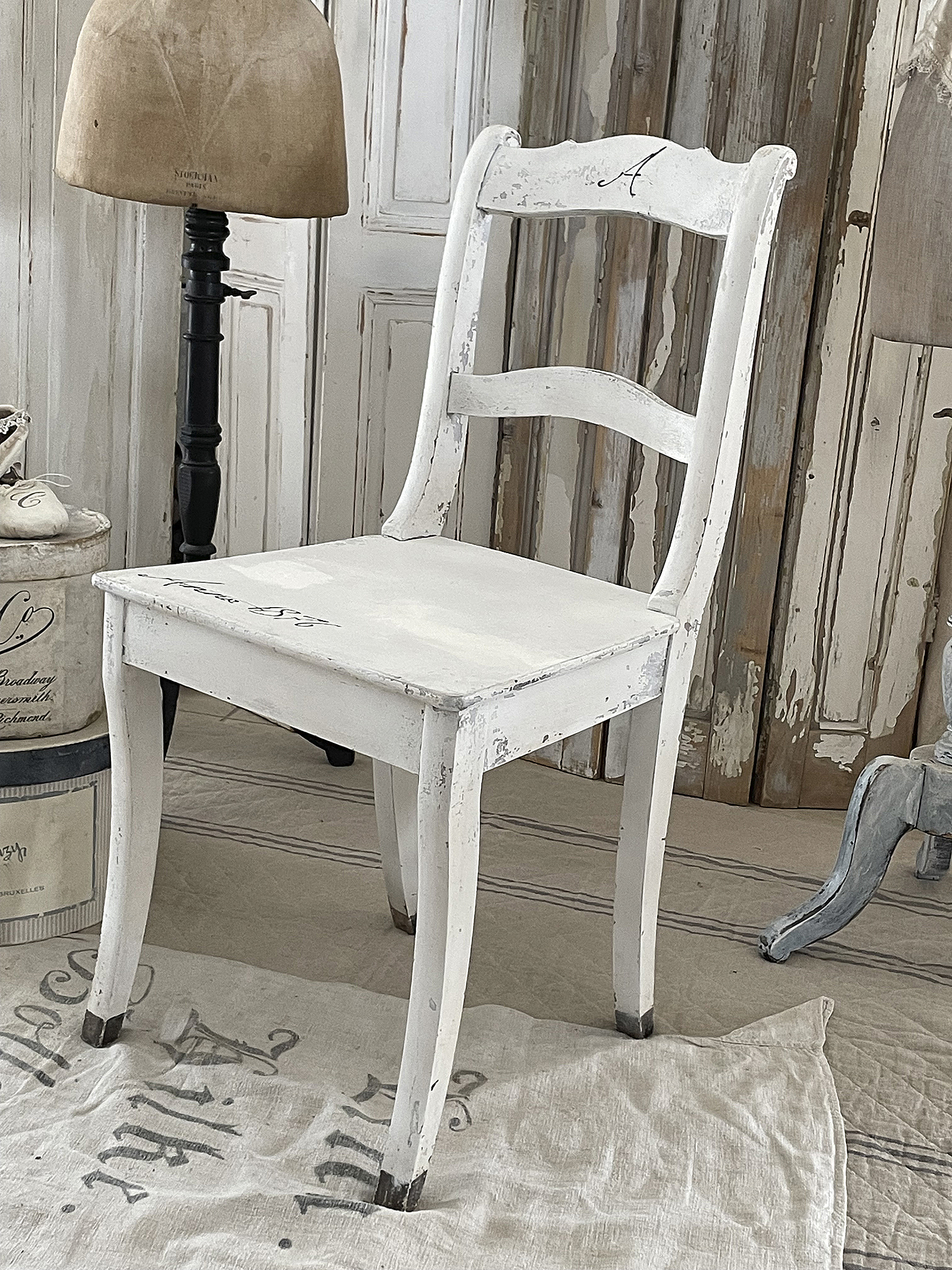 Antiker Biedermeier Shabby-Stuhl***