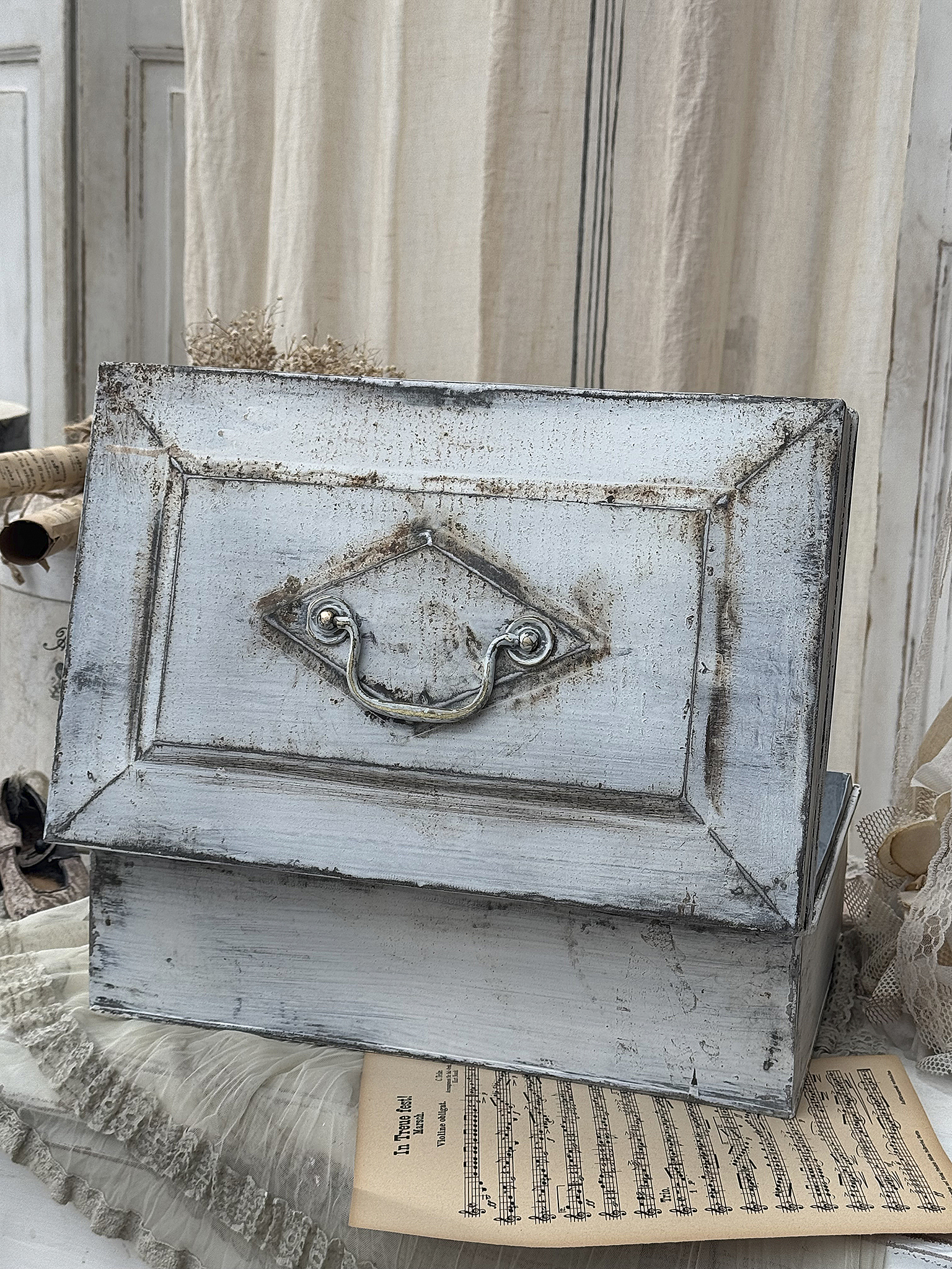 Reizende antike Shabby-Kassette***