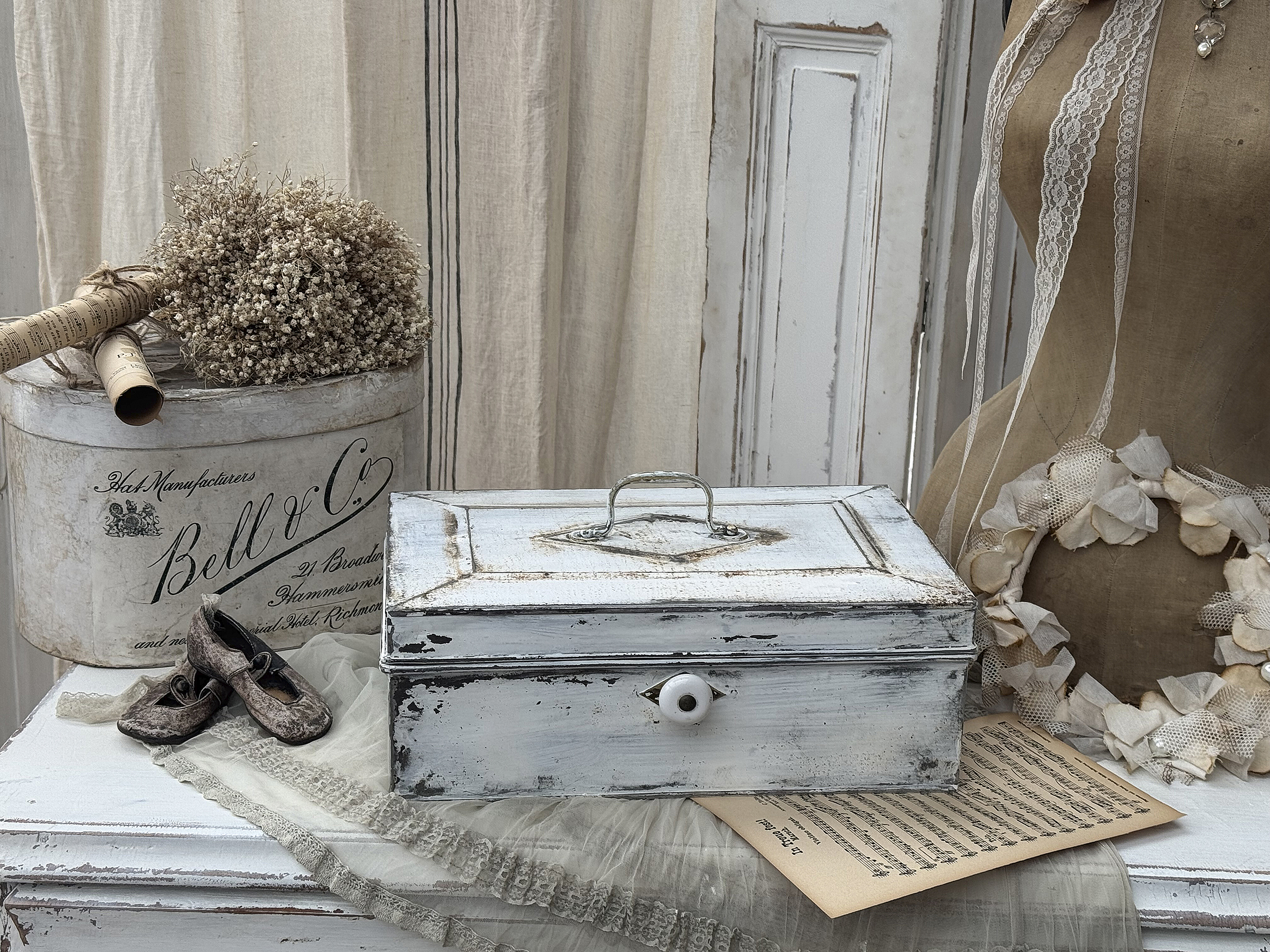 Reizende antike Shabby-Kassette***