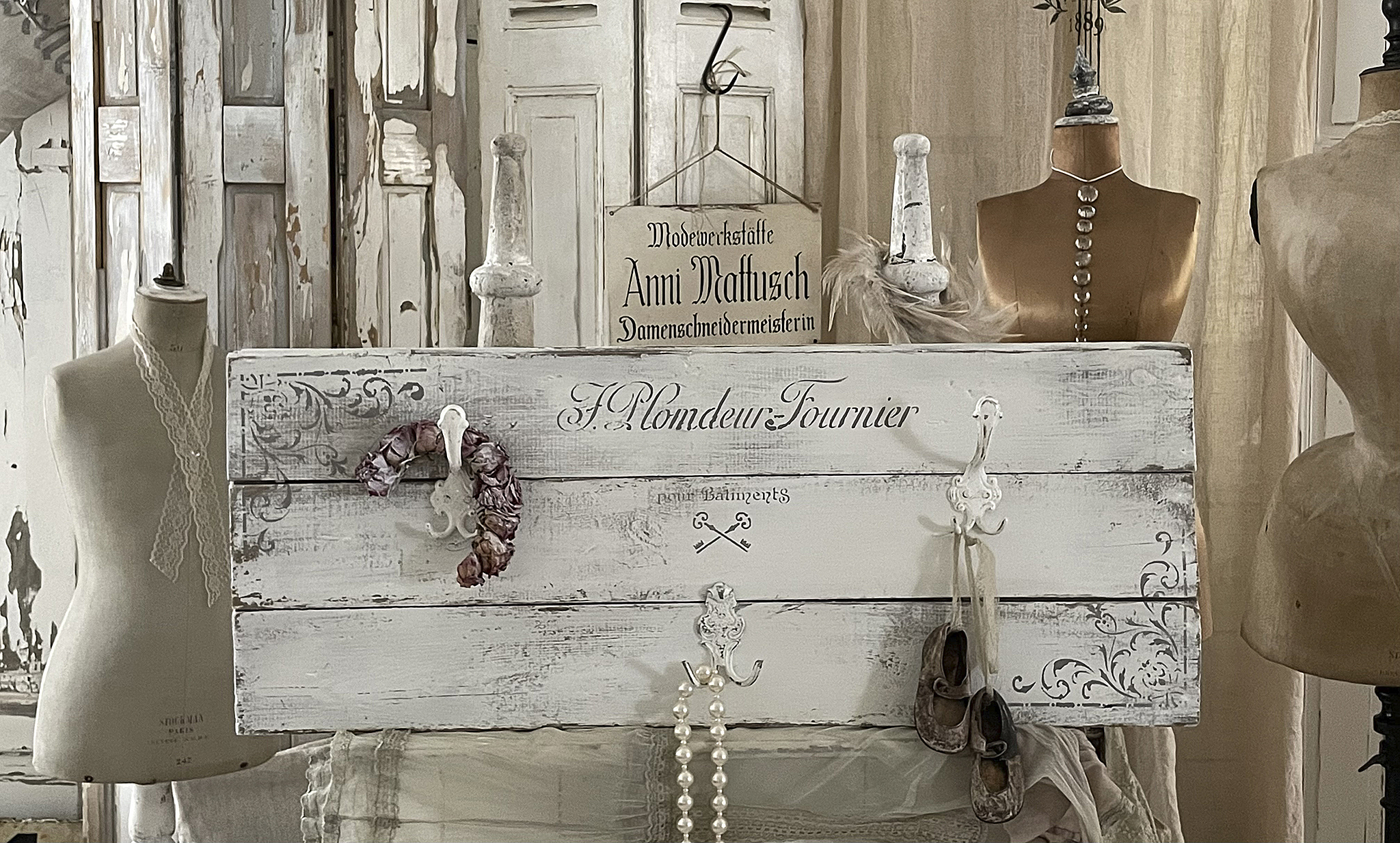 Individuelle Shabby Hänge-Garderobe mit viel Charme***