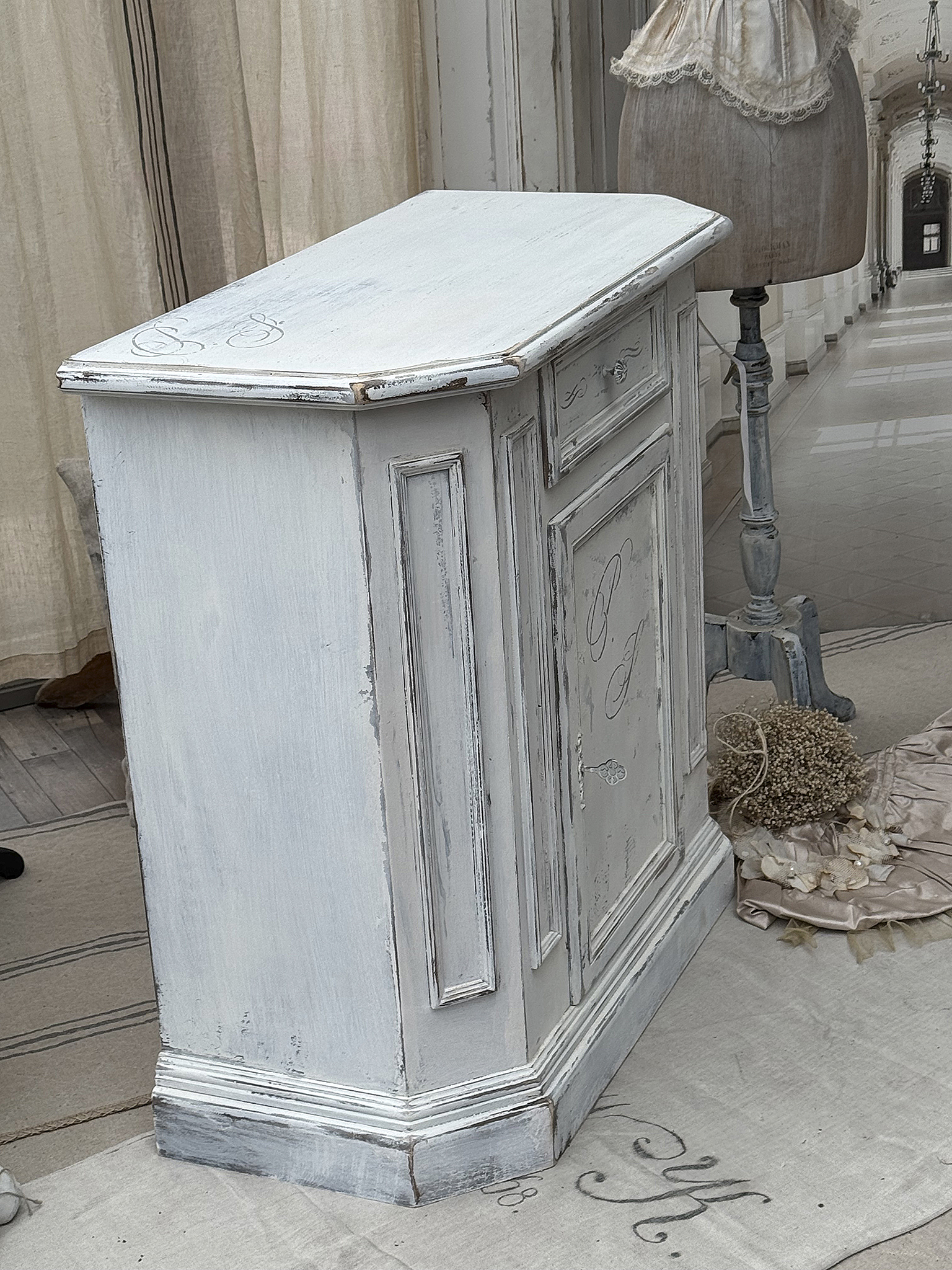 Alter Beistellschrank Shabby-pur