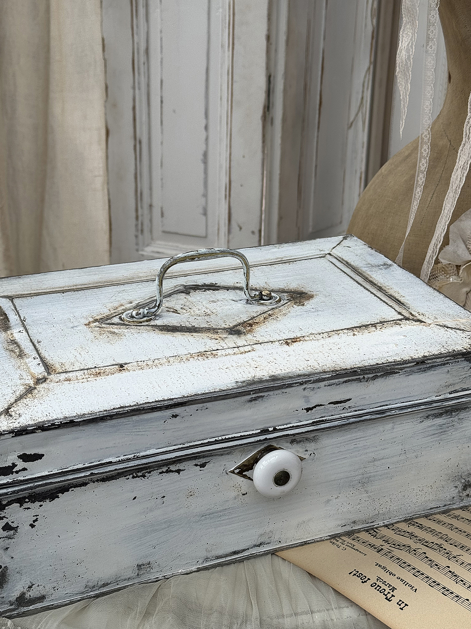 Reizende antike Shabby-Kassette***